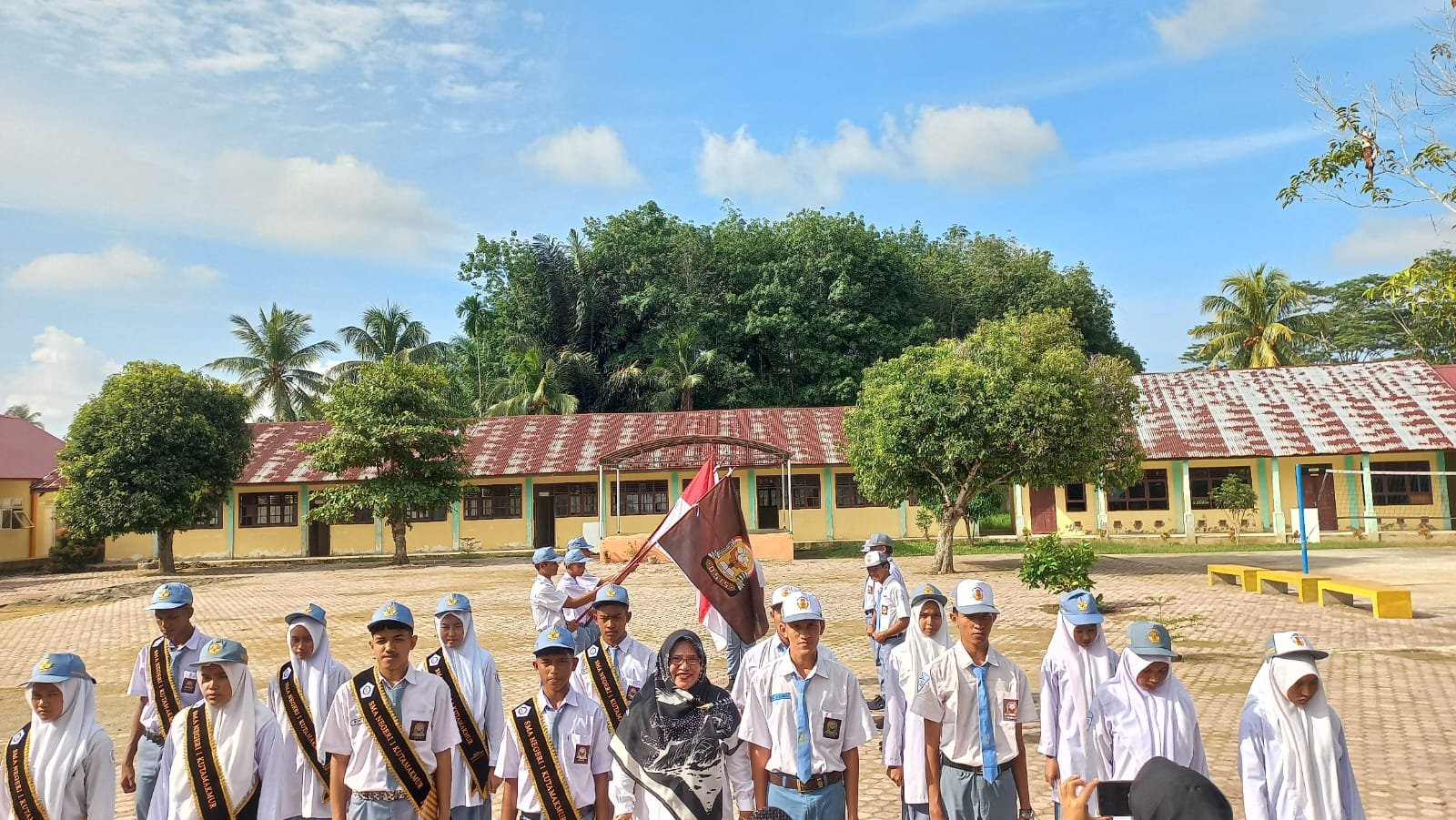 SMA NEGERI 1 KUTA MAKMUR GELAR PELANTIKAN PENGURUS OSIS PERIODE 2025/2026